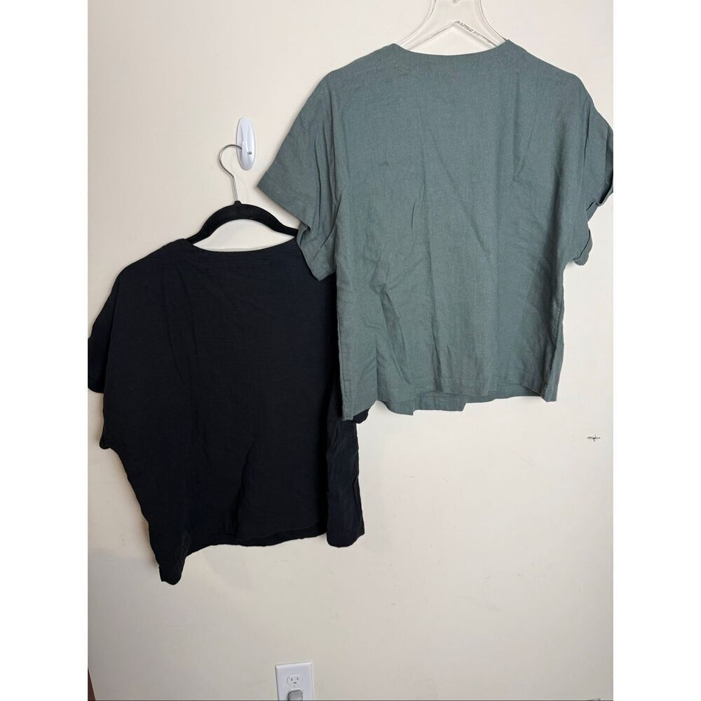 Two - Universal Thread XL NWT V-neck Short Sleeve Tops Linen & cotton Black & Sa - Picture 6 of 6